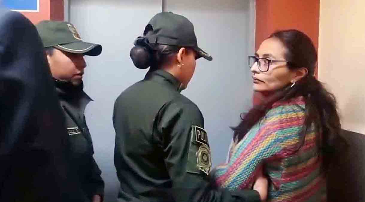 Claudia Castro, exvocal del TDJ, es trasladada de emergencia a clínica de Sopocachi por complicaciones de salud